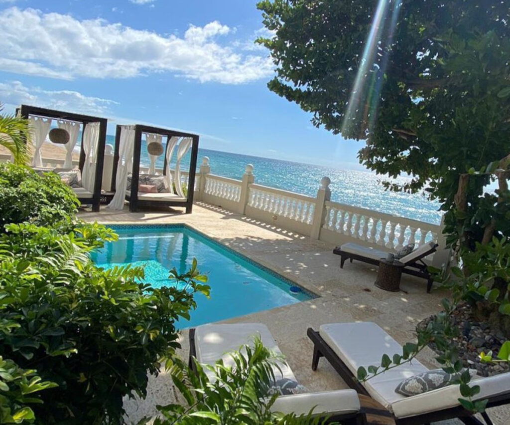 Where to Stay: 13 of The Best Hotels in Puerto Rico Right Now - Tres Sirenas Beach Inn