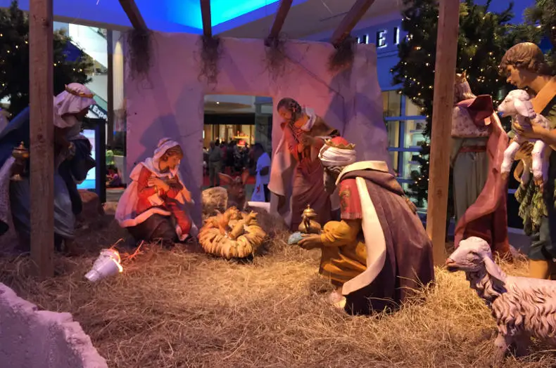 A Guide to Celebrating Christmas in Puerto Rico: Food, Festivities, and More